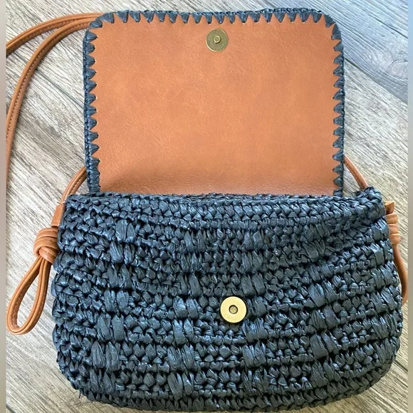 Universal Thread Purse - Picture 2 of 5